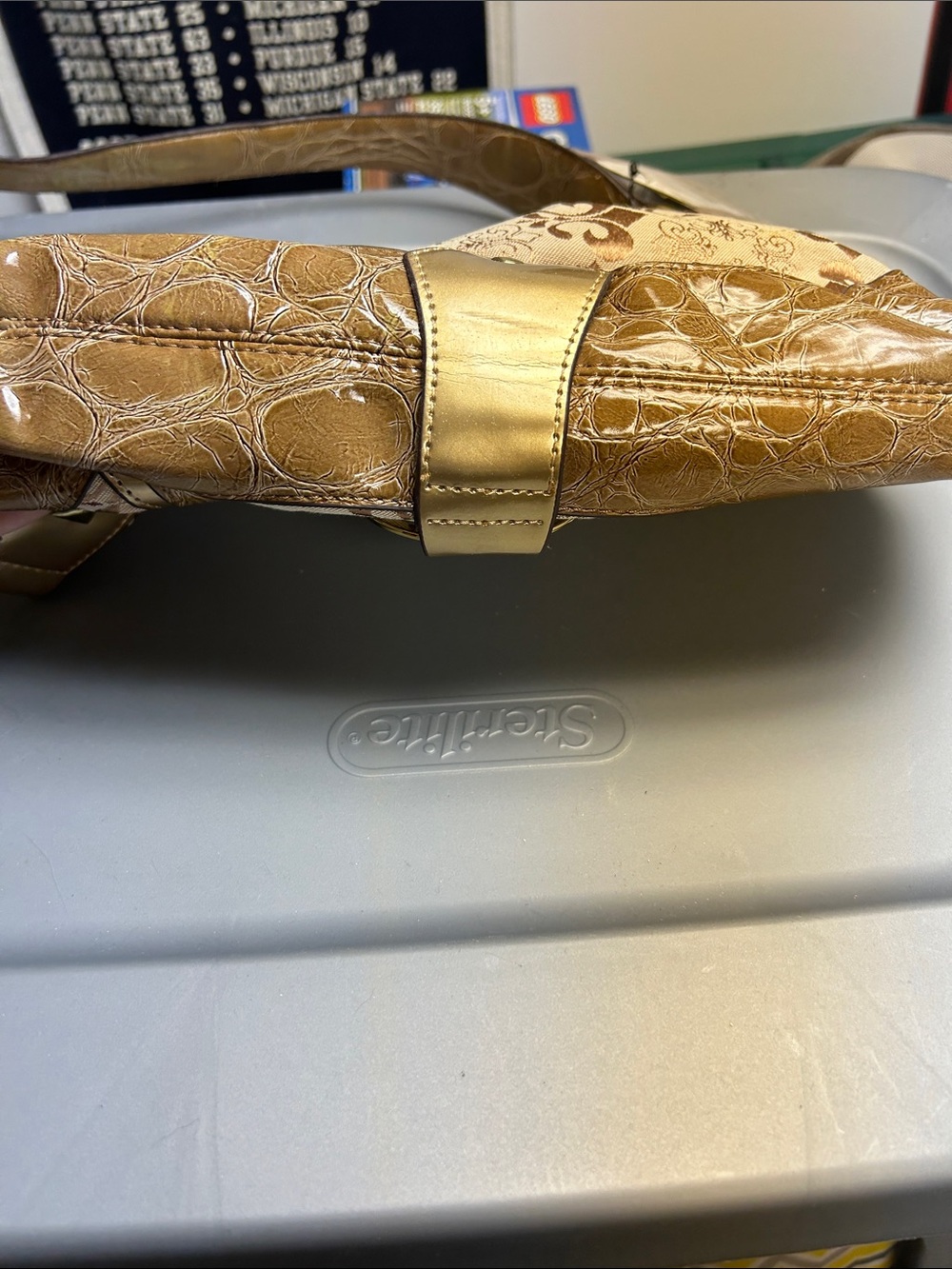 Dereon Gold-Tone Accent Floral Jacquard Shoulder Bag. (Tidal Wave) - Picture 5 of 7